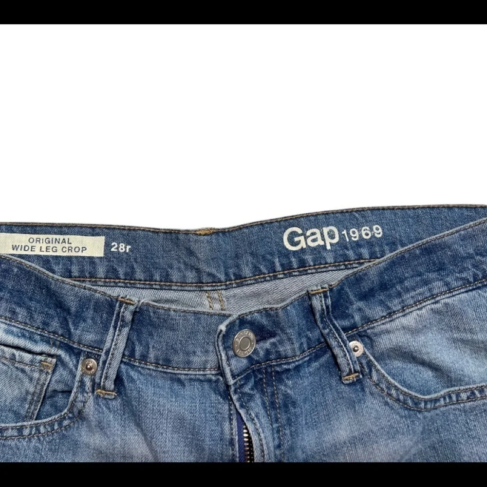 GAP (EUC) 100% COTTON ORIGINAL WIDE LEG CROP, SIZE 6 (28)